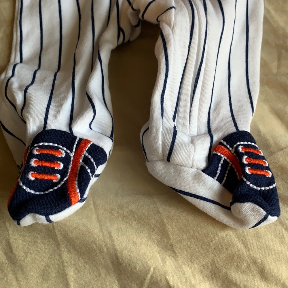 Mommy’s Rookie Footie - Picture 2 of 3